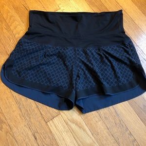 Lululemon  |  SZ 8  |  Black & Navy Shorts